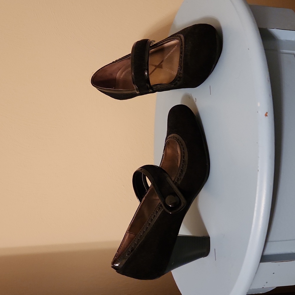Black Naturalizer Mary Jane heels